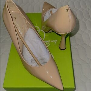 Brand new shoes, size nine and a half, cream-colored, in their box